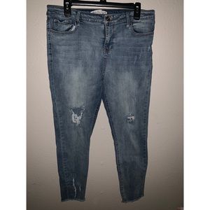 Woman’s American Rag high wasted jeans